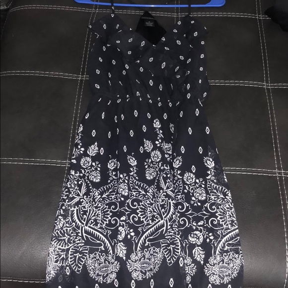 Cute flowery dress, perfect for summer! - Picture 2 of 4